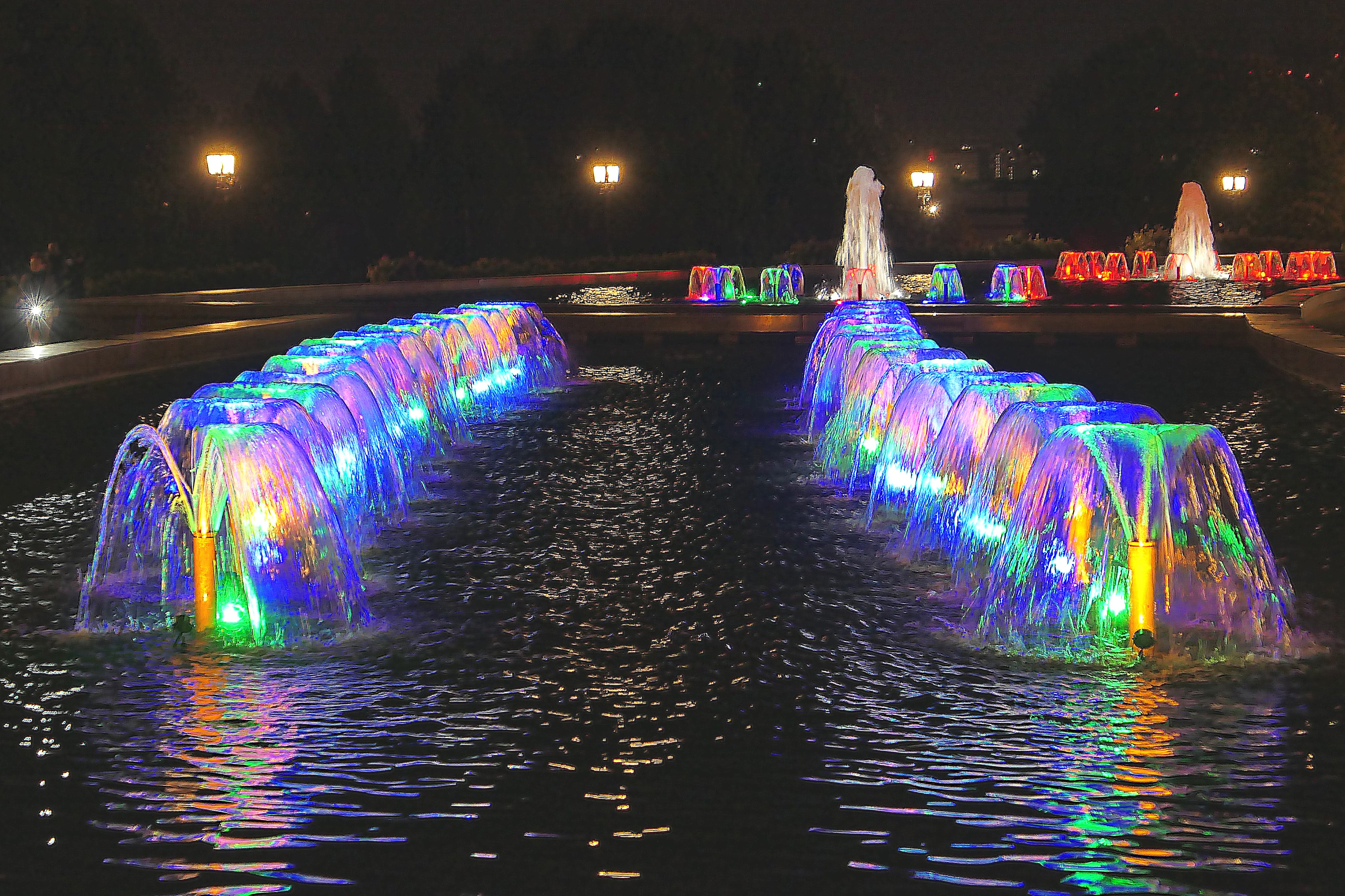 Фонтаны в Парке Победы на Поклонной горе. Фото Морошкина В.В.