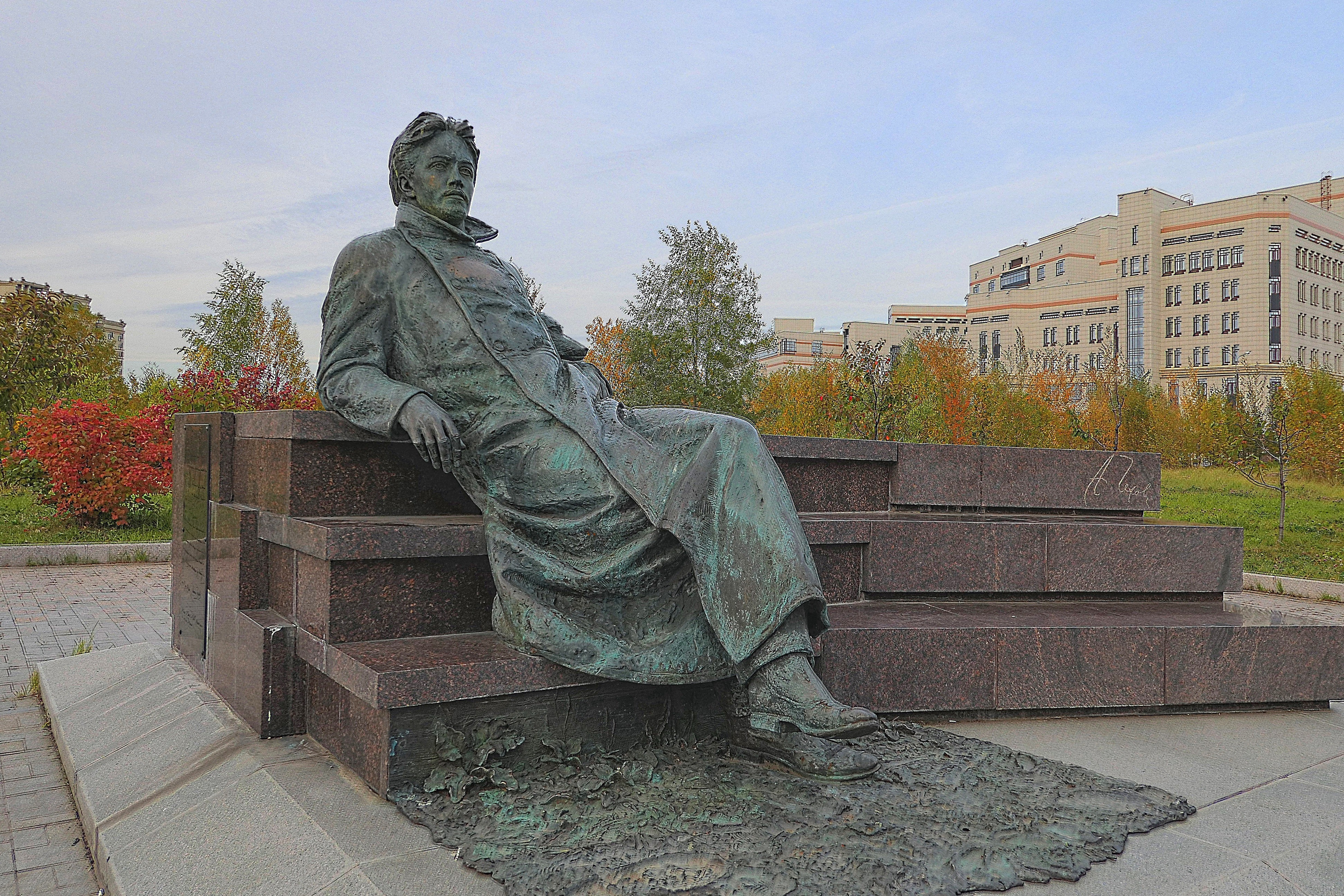 Памятник А.П. Чехову возле Медицинского центра МГУ. Фото Морошкина В.В.