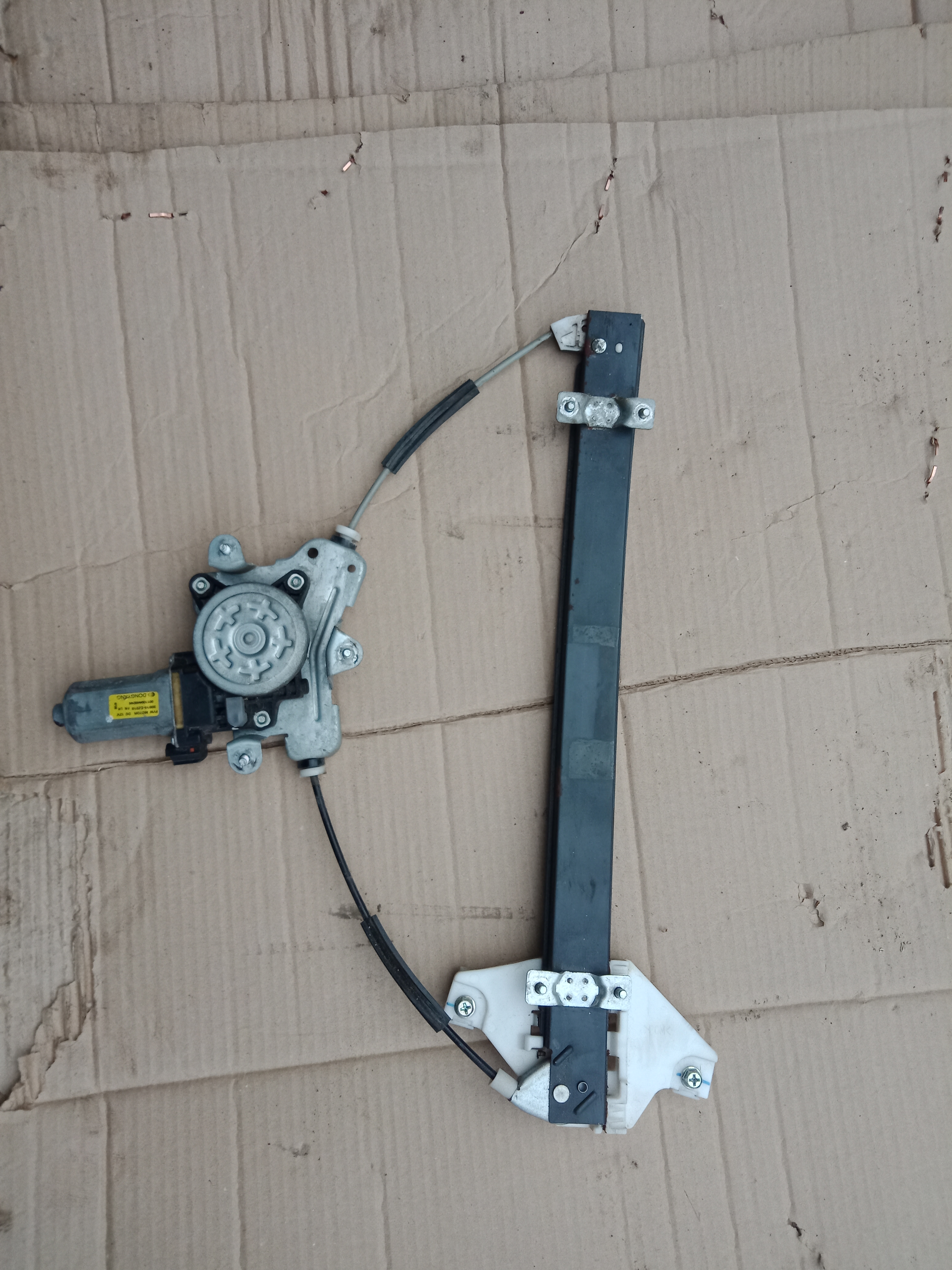 Моторчик стеклоподъемника левый передний в сборе Ssang Yong Actyon New