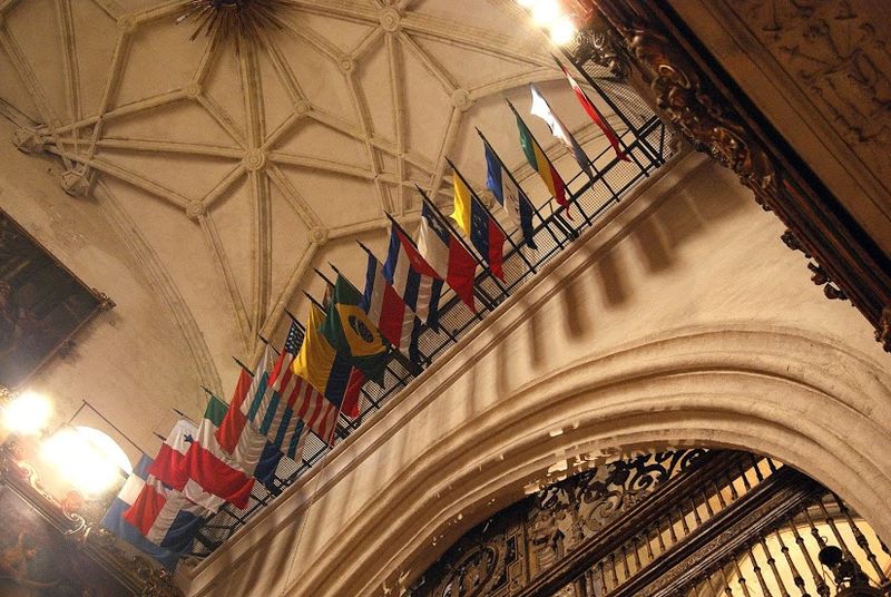 Banderas en la capilla de la Virgen de la Antigua (Catedral de Sevilla)