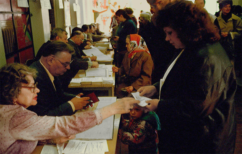 Выборы 1993 г. Референдум 1993. Референдум апрель 1993. Референдум 1993 Ельцин. Референдум 1993 в Москве.