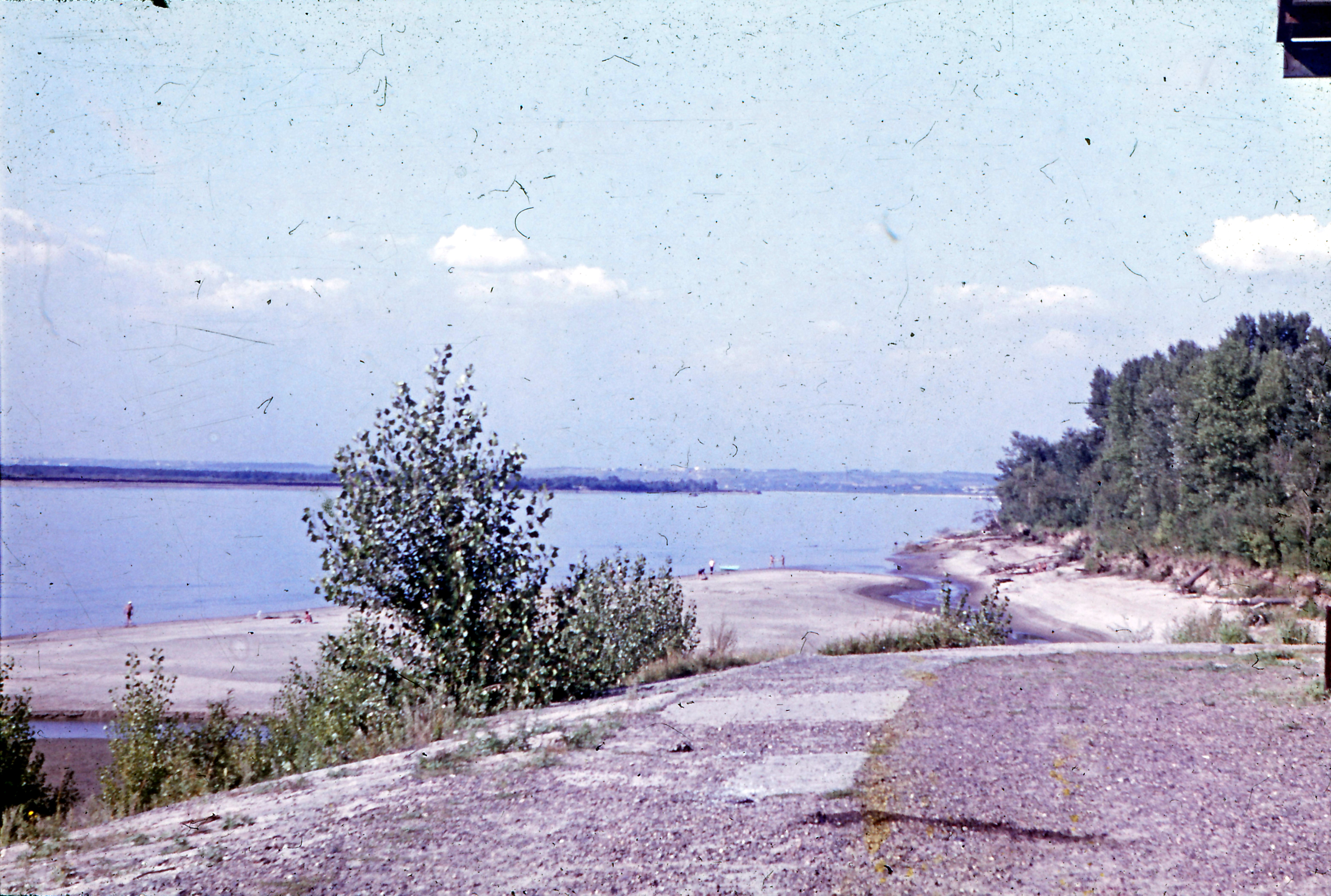 конец дамбы вид на реку 1973