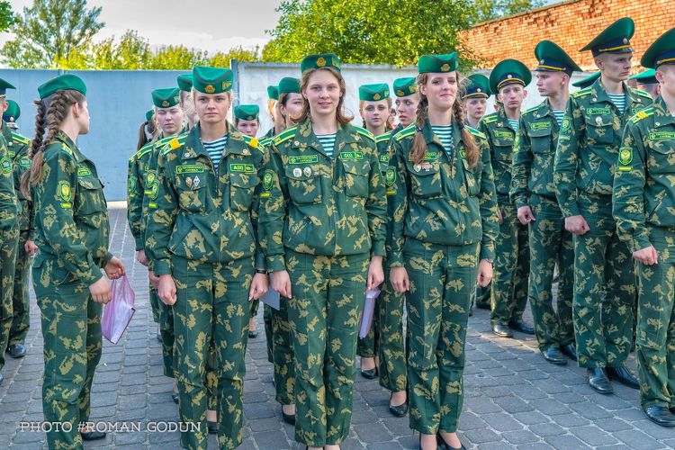 Форма осам. Маневренная группа пограничных войск Беларуси что это. Спец форма пограничников. Пограничником утренник спортивный. Спецодежда погранотряда.