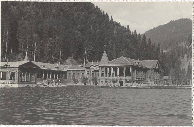 Дача Сталина в Абхазии на озере Рица