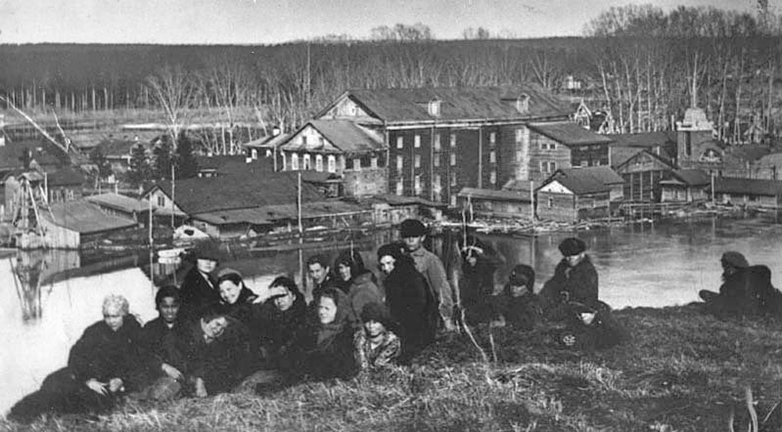 Гороховская мельница во время половодья на Берди.