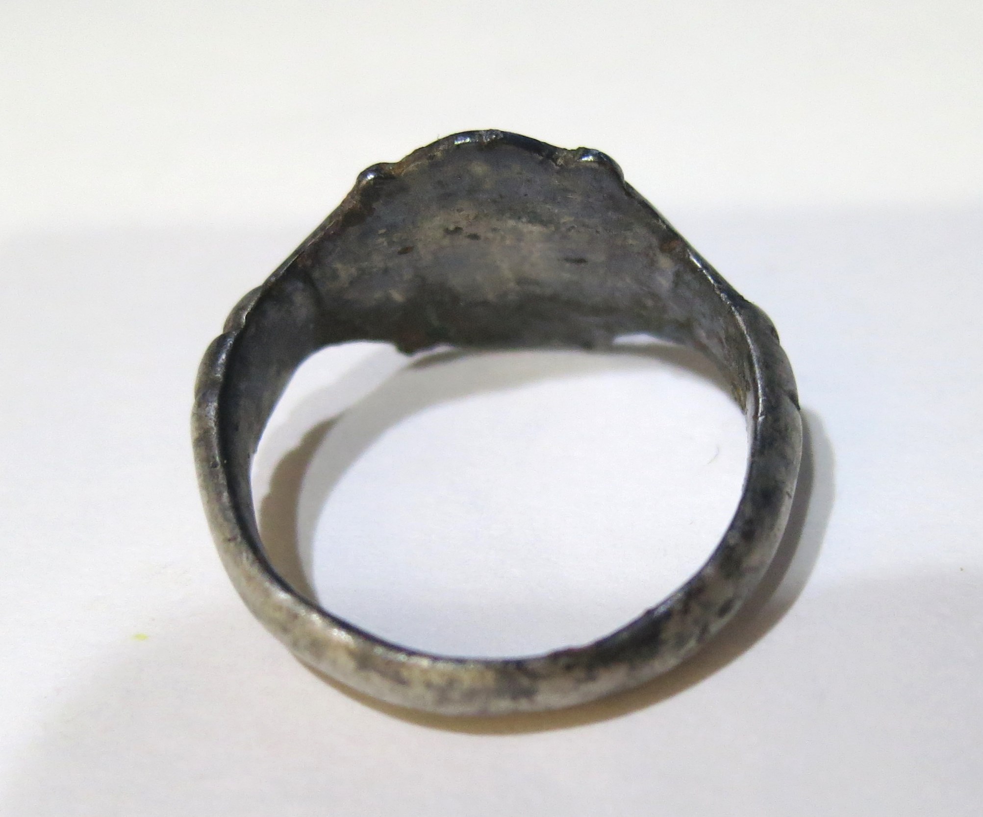 Перстень из непонятного металла