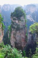 Скала-столб в национальном парке Чжанцзяцзе. Фото Морошкина В.В.
