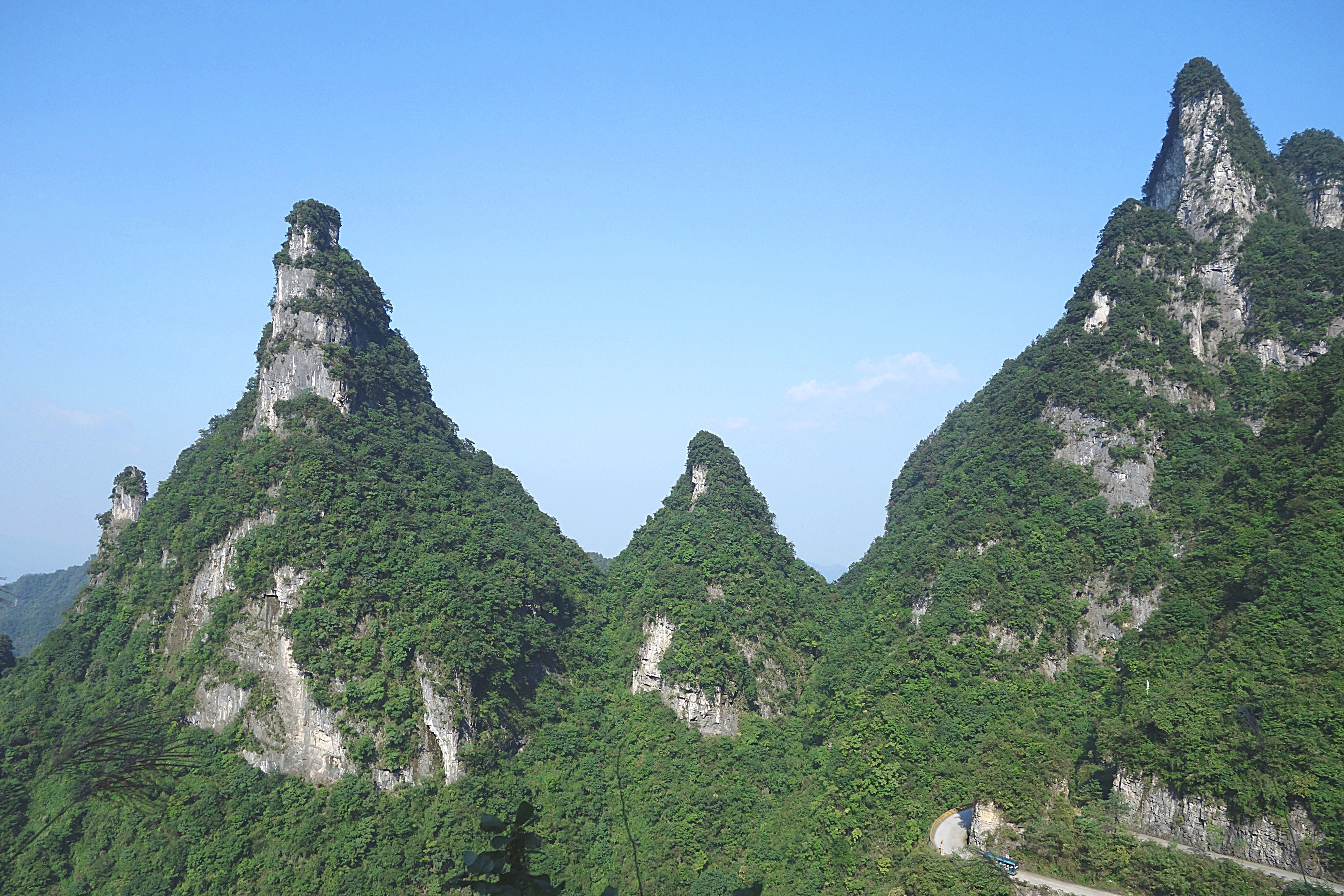 Вершины гор массива Тяньмэньшань. Фото Морошкина В.В.