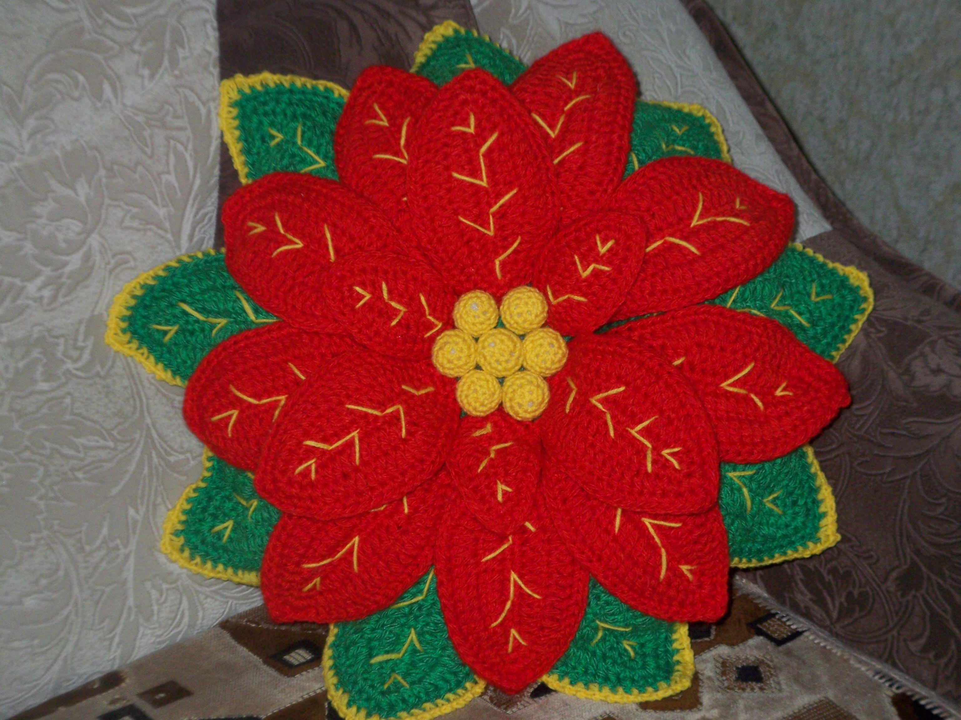 подушка Пуансеттия