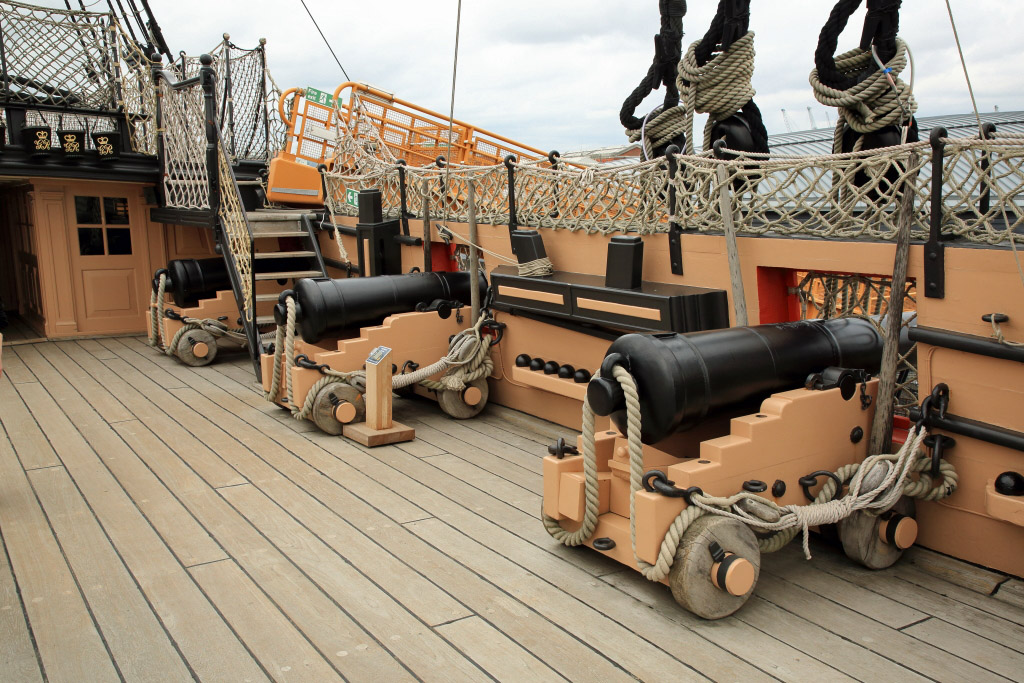 11portsmouth-hms-victory-small-main-deck-cannons
