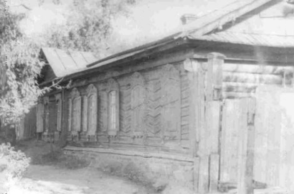Большевистская, 37