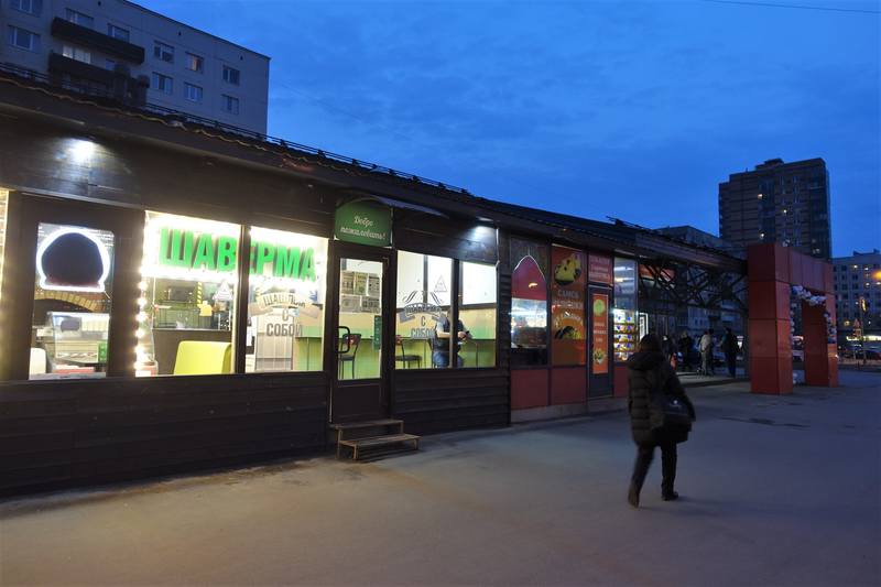 Шахты советская шаурма. Чёрный ларёк с шаурмой. Шаверма тосно у моста. Тосно улица вокзальная. Шахты советская шаурма.