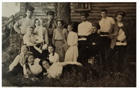 П.Я. Гуров и Юлия Вячеславовна среди друзей. Борисоглебск. 1908 год.