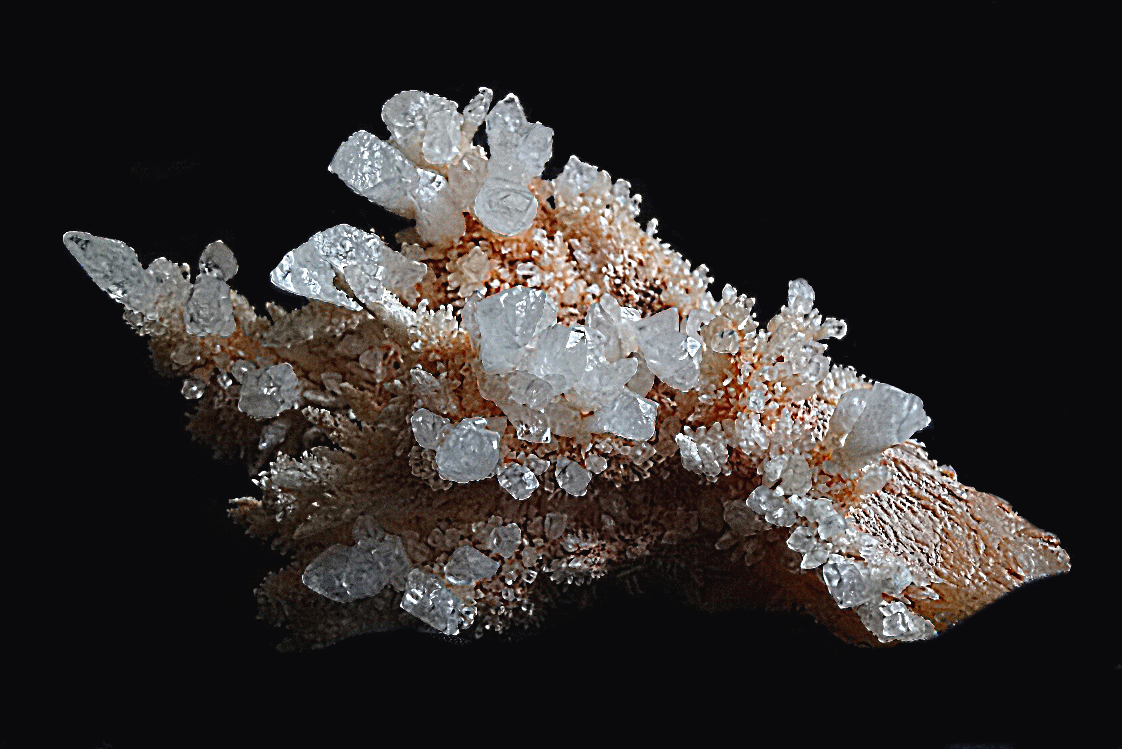 Кальцит пещерный (дендритный). Хайдаркан, Ю.Киргизия. Размер 9 см. Фото Морошкина В.В.