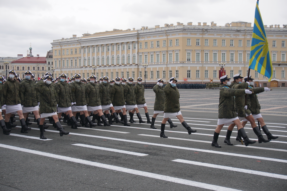 Парад в петербурге. Парад в Питере. Парад Победы в Петербурге. Парад на Дворцовой площади. Тренировка парада на Дворцовой.