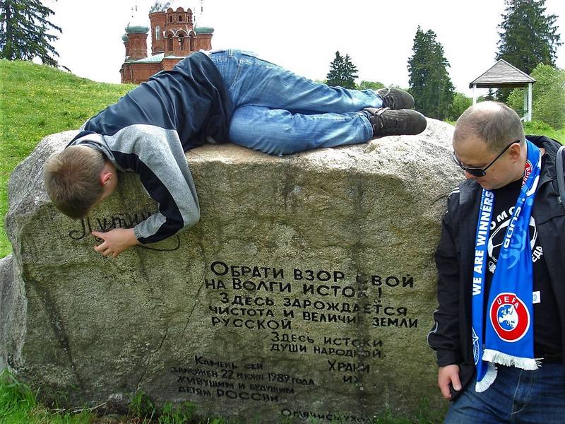 Не обратишь взор. Не обратишь взор. Не обратишь взор. Взор значение слова. Куда ни обращаю взор кругом синеет мрачный бор.