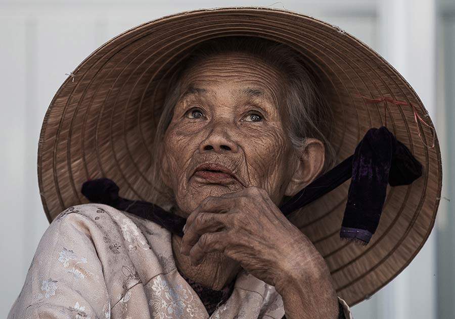 conical-hat-vietnam-rehahn-photograph12