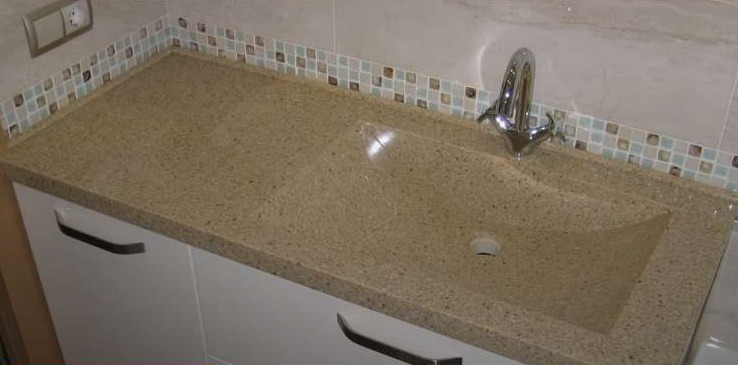 Акриловый листовой камень – идеальный вариант для столешнице в ванной комнате