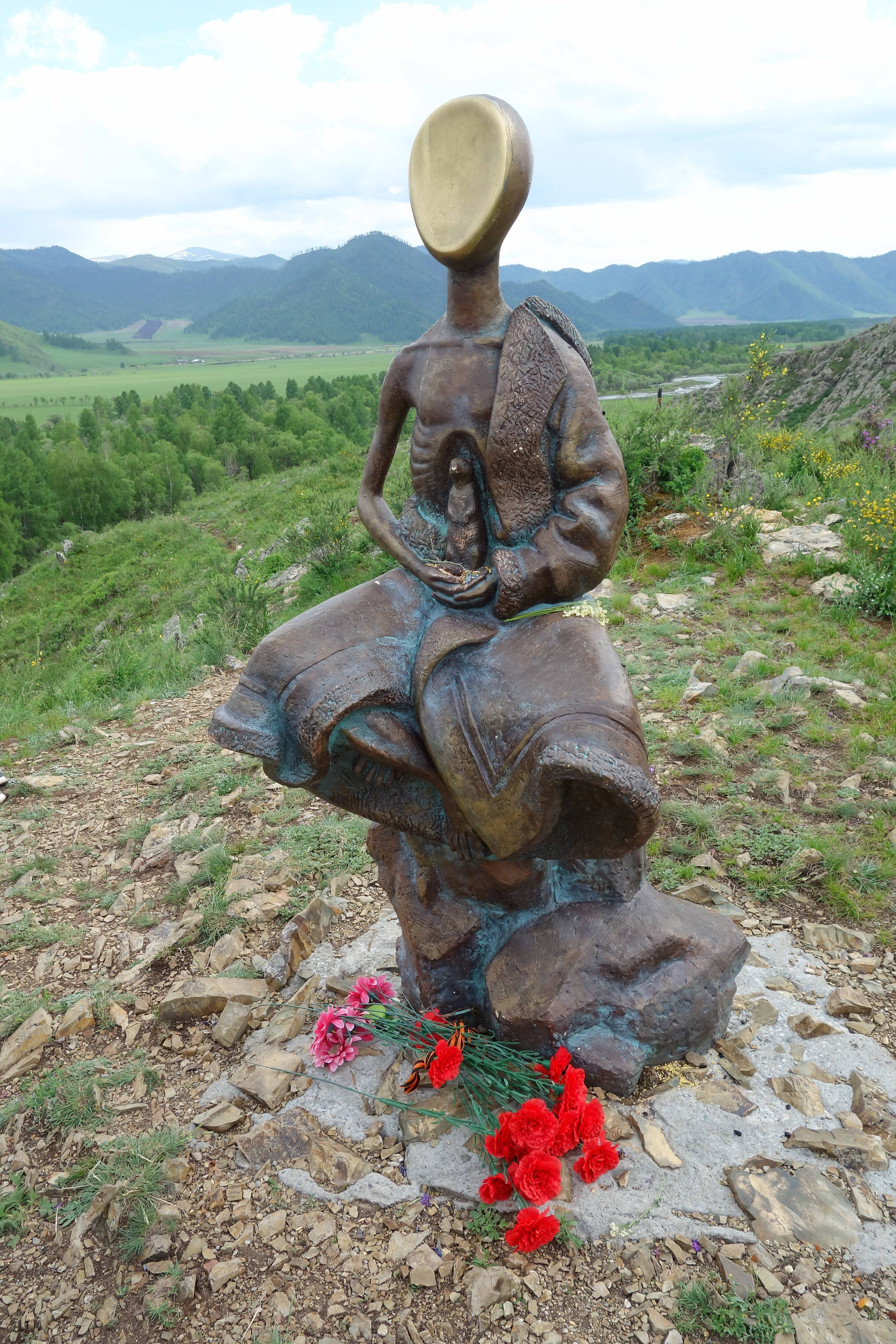 Памятник детям войны в Каракольской долине. Фото Морошкина В.В.
