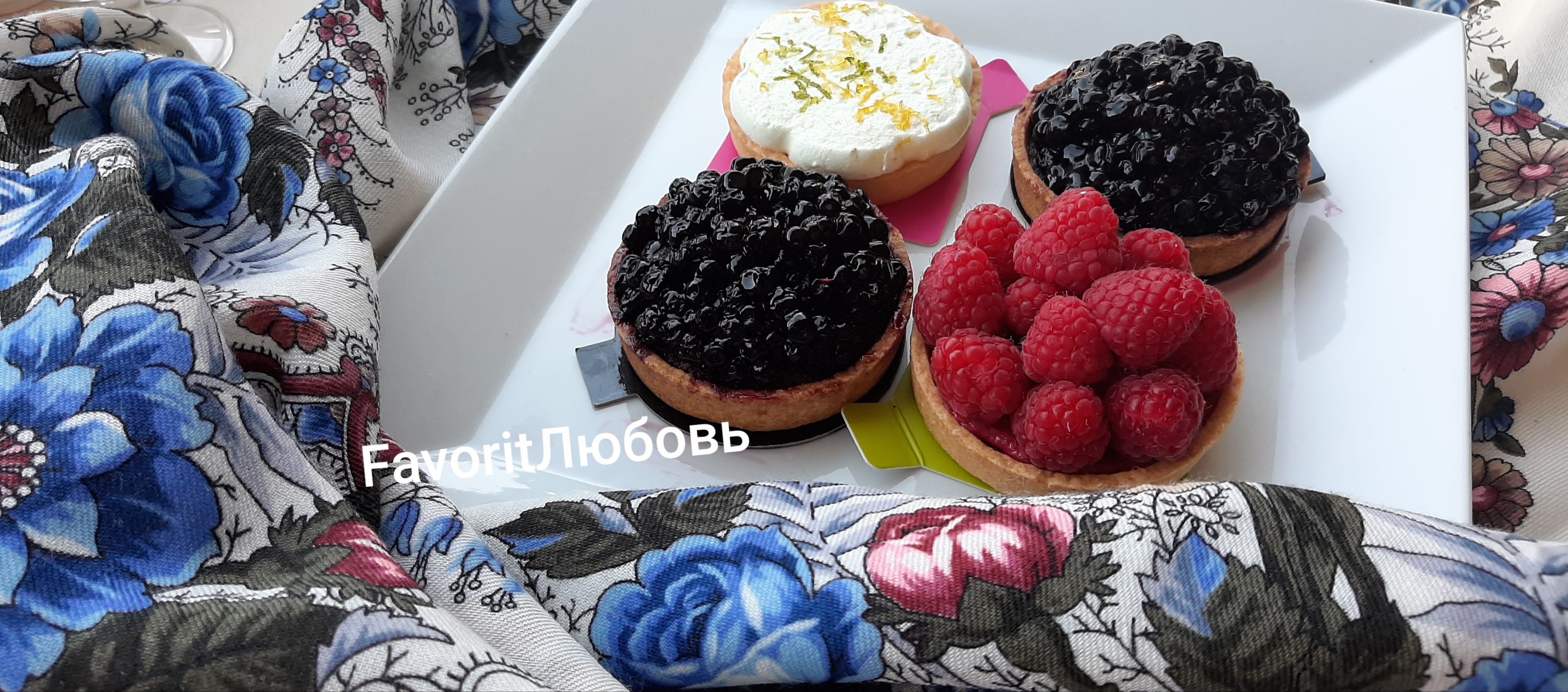 Платок Летние сладости Июль