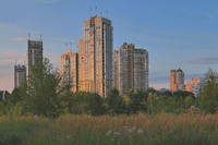 Здания в долине Сетуни вечером. Фото Морошкина В.В.