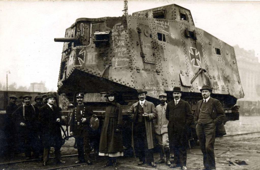 trofeynyy-nemetskiy-tank-sturmpanzerwagen-a7v-vo-frantsuzskom-parizhe