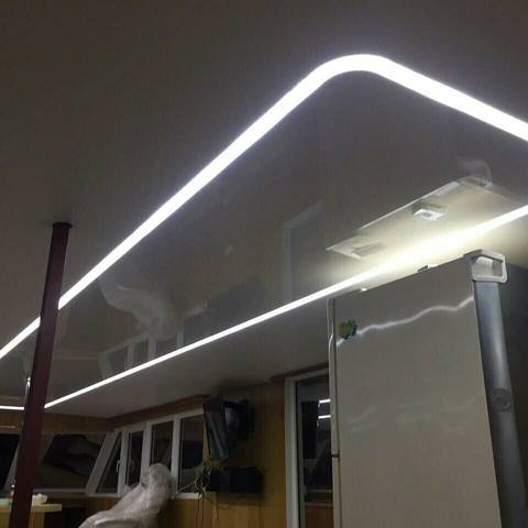 световые линии на натяжном потолке