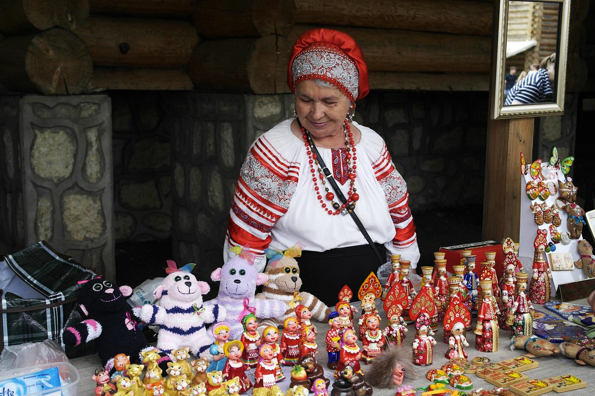 Кудыкина ру нижний. Город Мастеров Каменка. Глиняные фигурки в Мышкине фото.