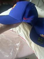 NIKE BARCELONA=БЕЙСБОЛКА СБОКУ+КЕПКА =СВЕРХУ=36 ЕВРО-1шт.