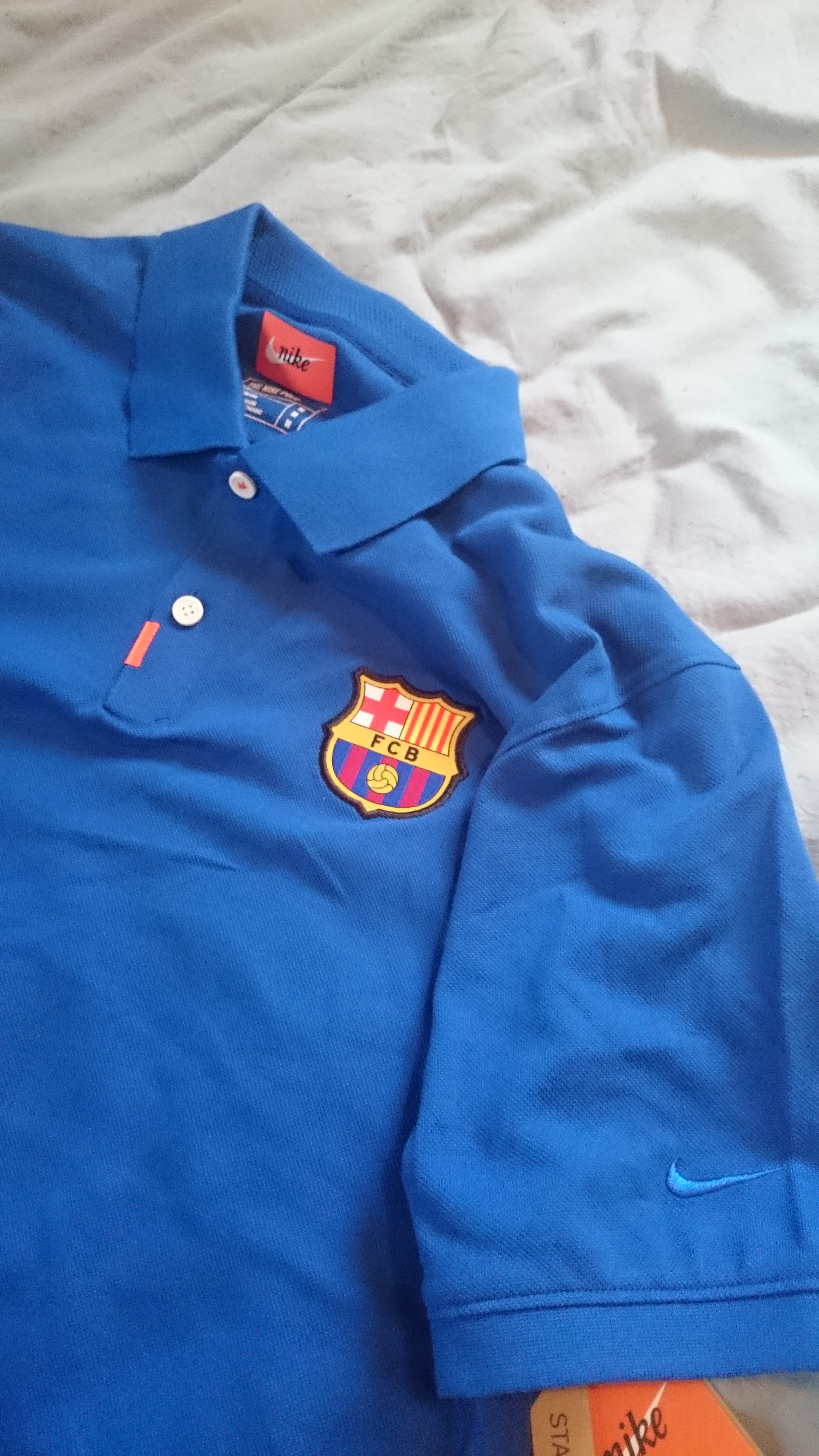 NIKE BARCELONA POLO ROYAL BLUE СПЕРЕДИ-СБОКУ РУКАВ