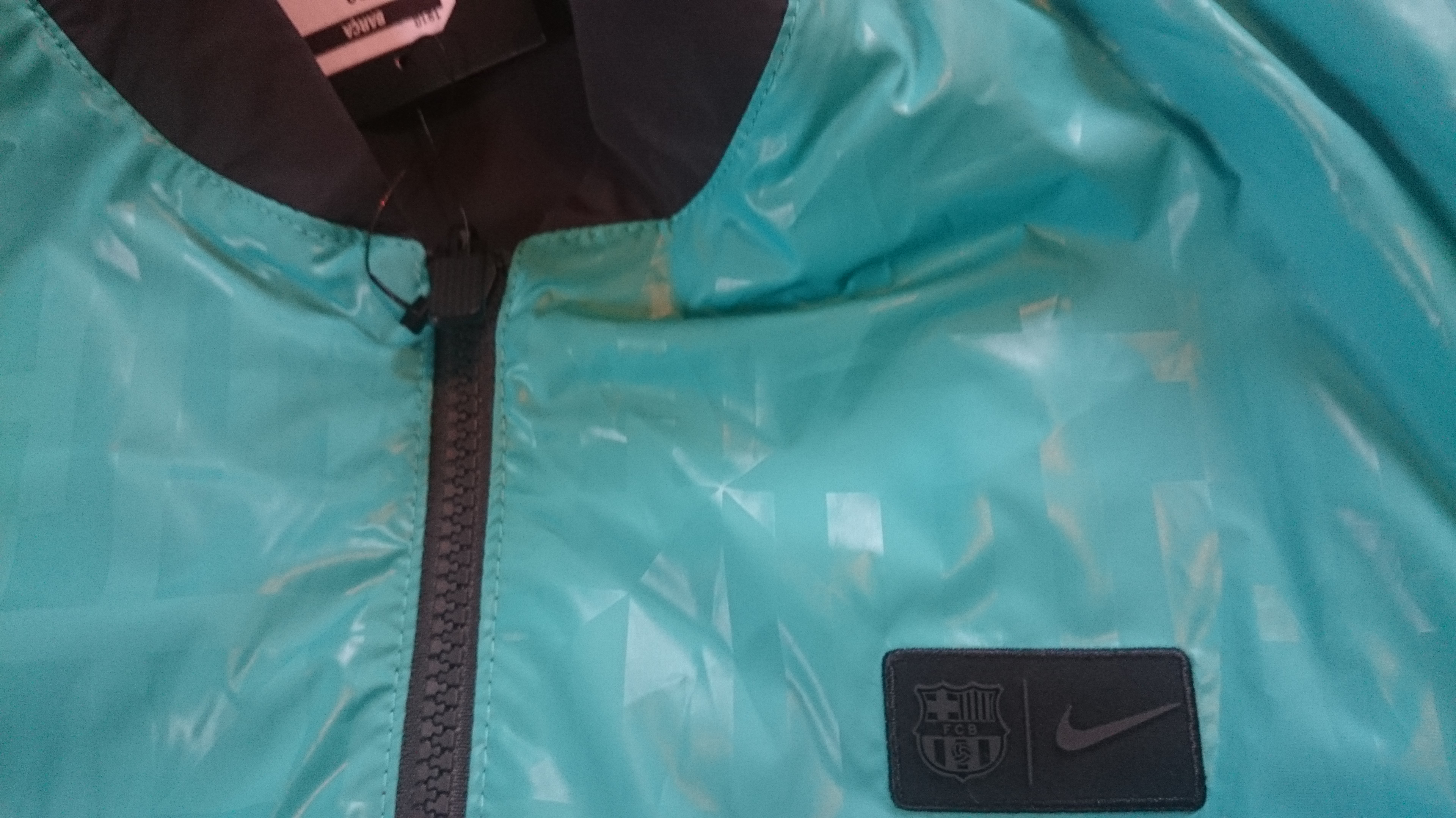 NIKE BARCELONA КУРТКА 2х-сторонняя = БИРЮЗОВАЯ= СПЕРЕДИ-ОЧ.БЛИЗКО - ГЕРБ