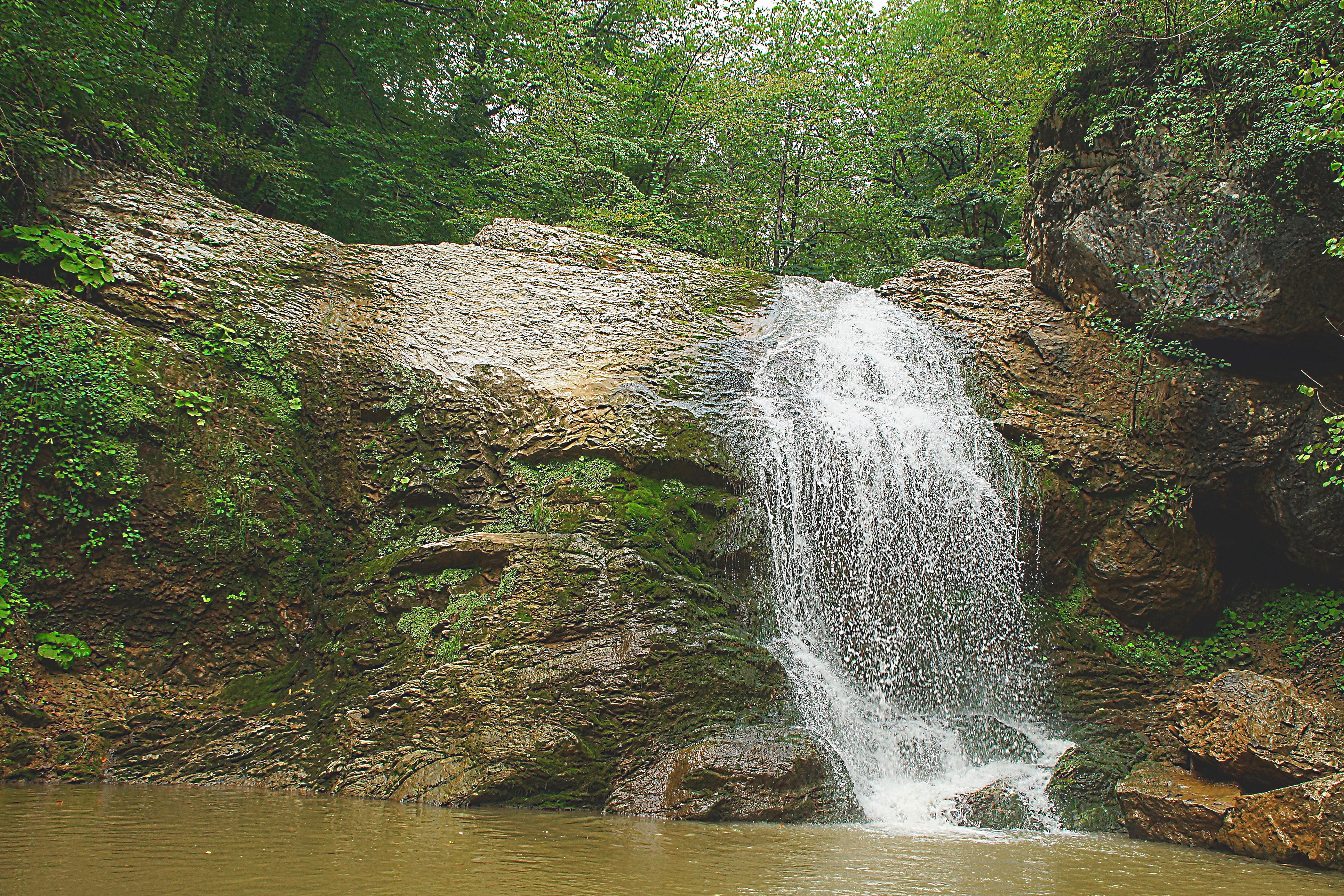 Водопад Шум в каскаде ручья Руфаьго. Фото Морошкина В.В.