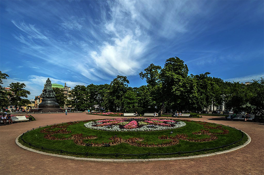 Площадь Островского.