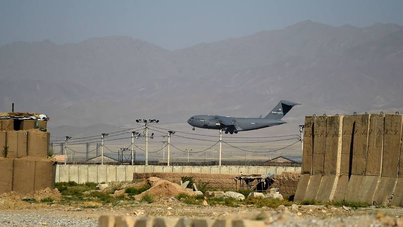На базу Баграм, которая приземлились военные самолеты