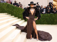 met-gala-2021-luchshye-narjady-22