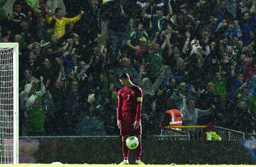 12«Криштиану Роналду - единственный обладатель приза Зоторой мяч во время, когда Северная Ирландия забила гол Португалии»