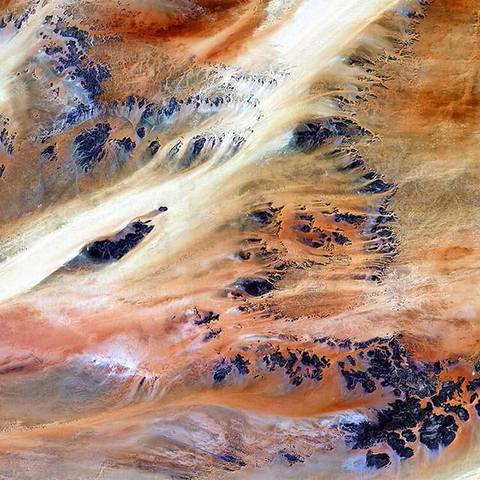 Пустыня Сахара возле оазиса Теркези, республика Чад