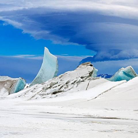 Лентикулярное облако над горой Дискавери а Антарктиде
