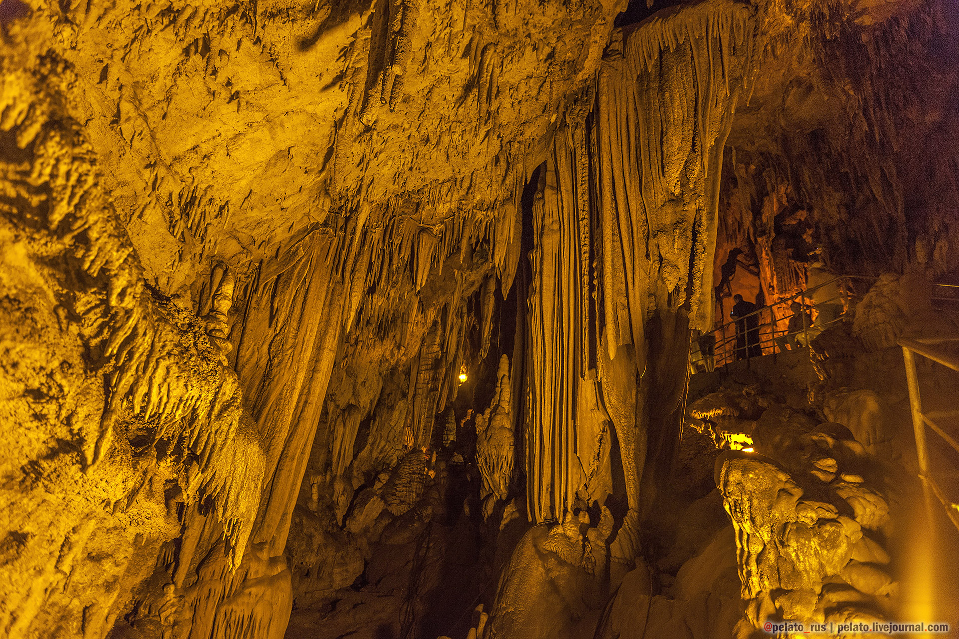6. Длина пещеры - 410 метров, и все они доступны для посещения. 
