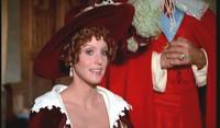 karin-petersen-as-la-reine-in-les-quatre-charlots-mousquetaires-1974