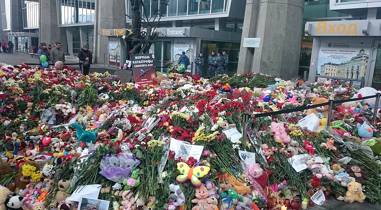 flowers for metrojet flight 9268 victims