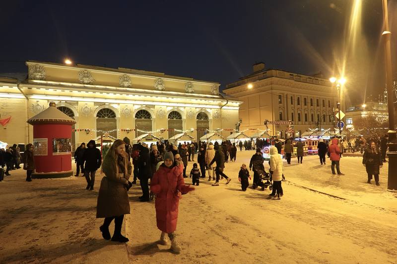 НА МАНЕЖНОЙ ПЛОЩАДИ НАЧАЛАСЬ ЯРМАРКА ПОДРОБНЕЕ НА МАНЕЖКЕ