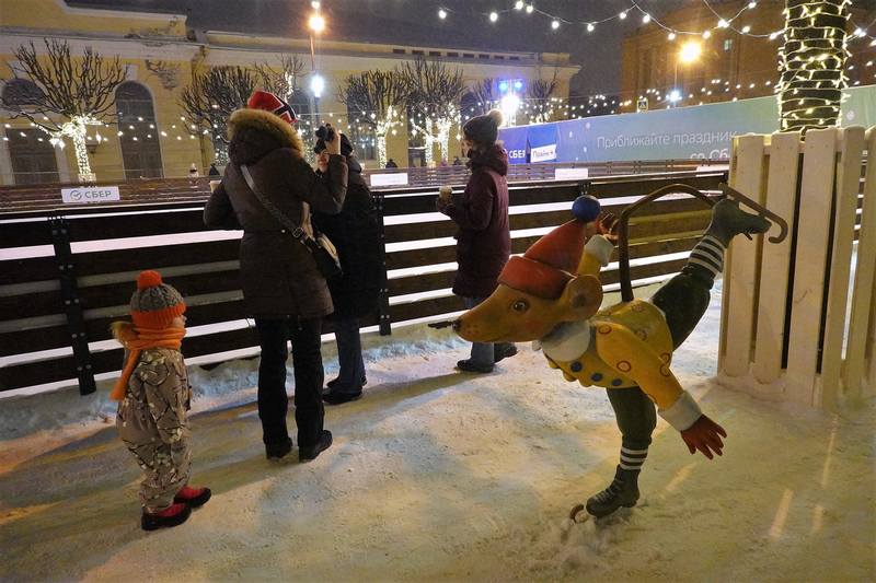 НА МАНЕЖНОЙ ПЛОЩАДИ НАЧАЛАСЬ ЯРМАРКА ПОДРОБНЕЕ НА МАНЕЖКЕ