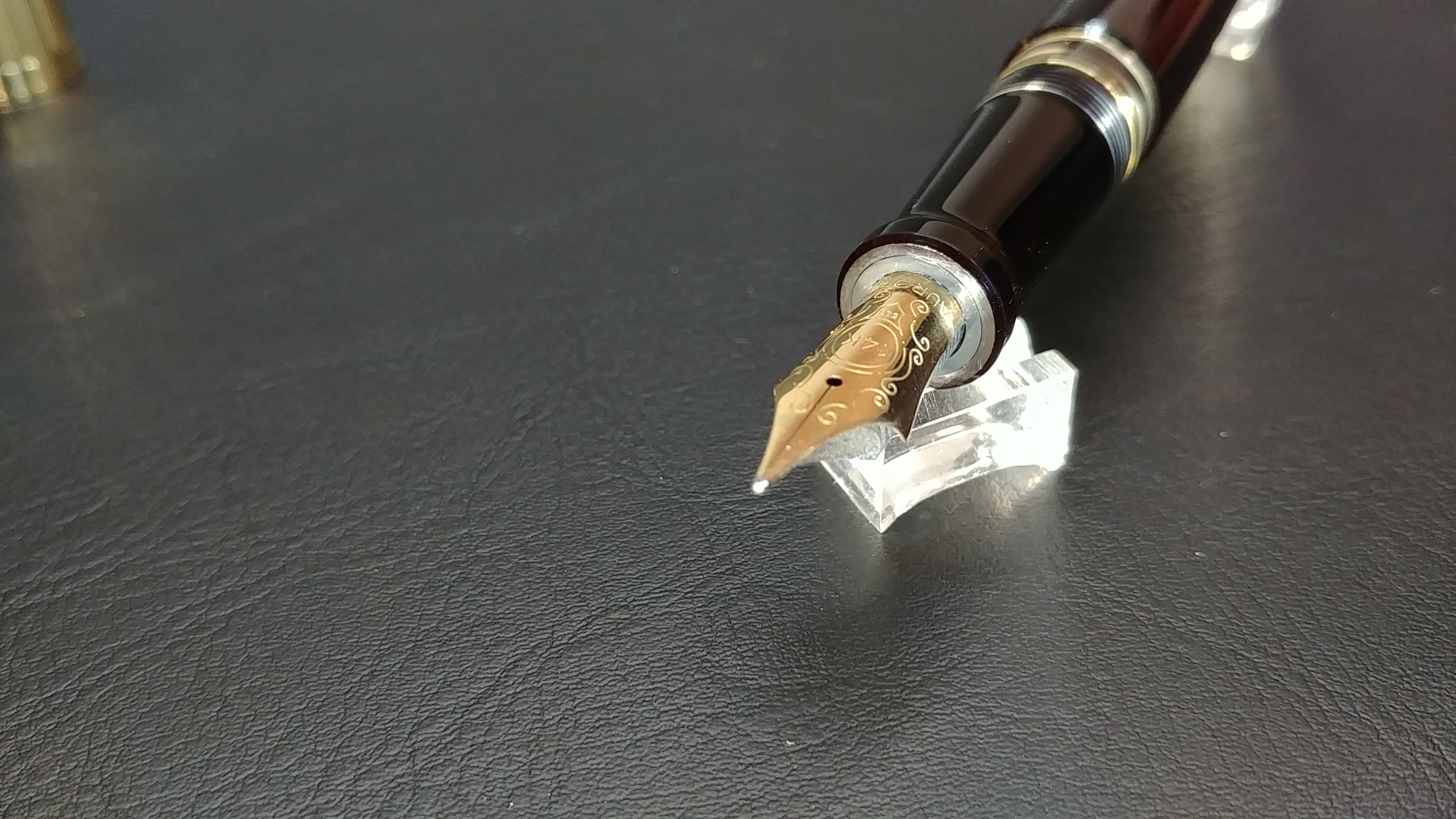 перьевая ручка с закрытым пером