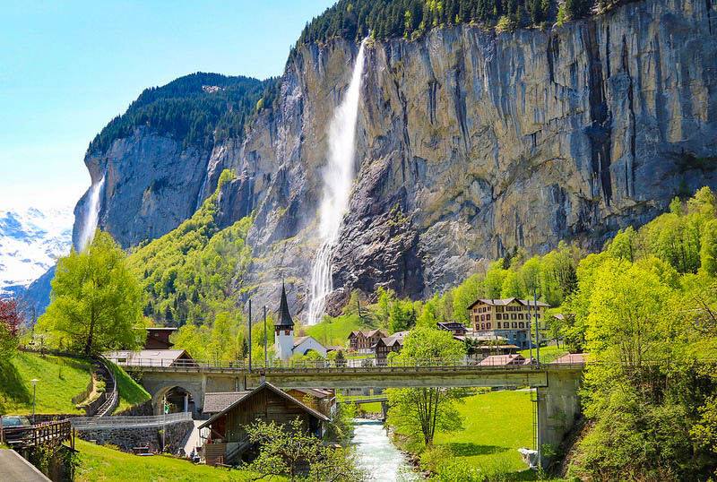 Schweiz. Долина Лаутербруннен Швейцария. Долина водопадов Швейцария Лаутербруннен. Долина 72 водопадов Лаутербруннен Швейцария. Водопад Штауббах в Швейцарии.