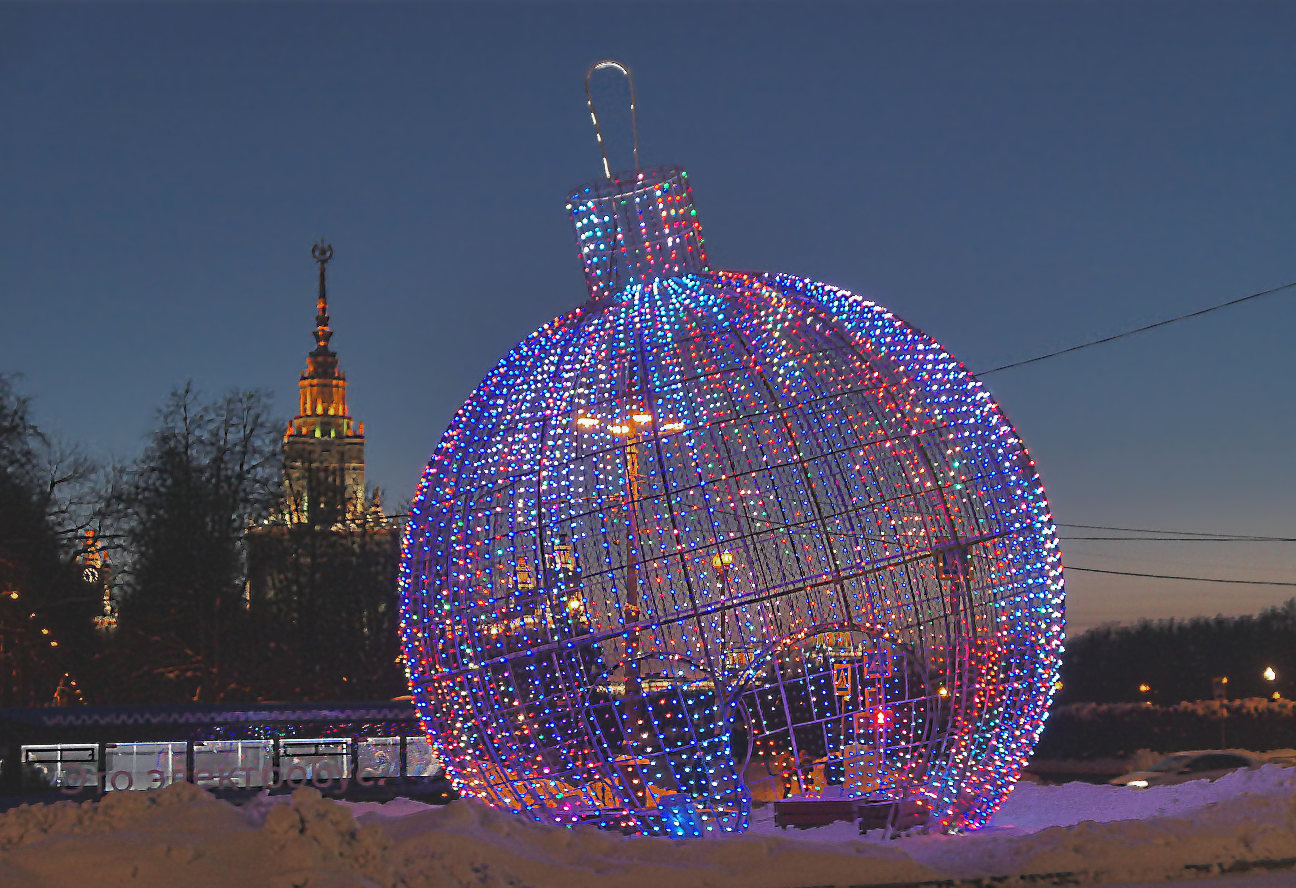 Световой шар у смотровой площадки. Фото Морошкина В.В.