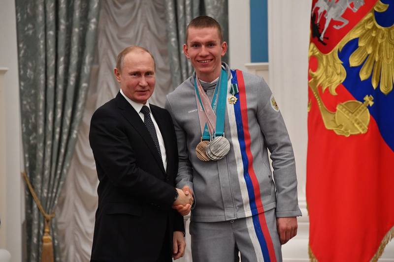 Путин поздравил Большунова с золотой медалью на Олимпиаде