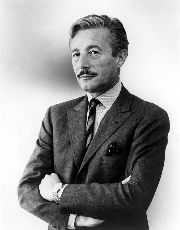 oleg-cassini-in-a-1960s-portrait-everett