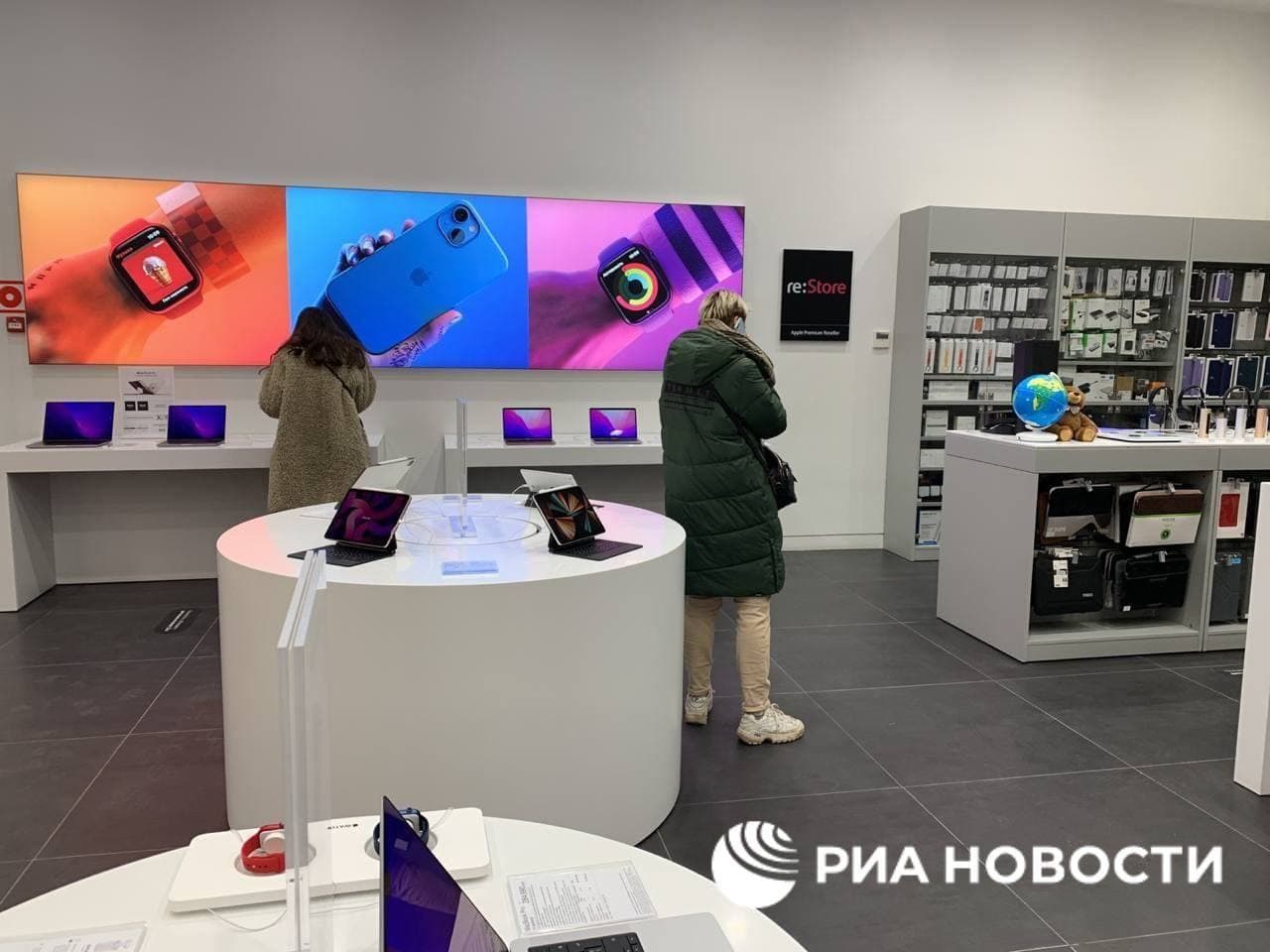 Магазины техники Apple re:Store снова открылись в Москве.