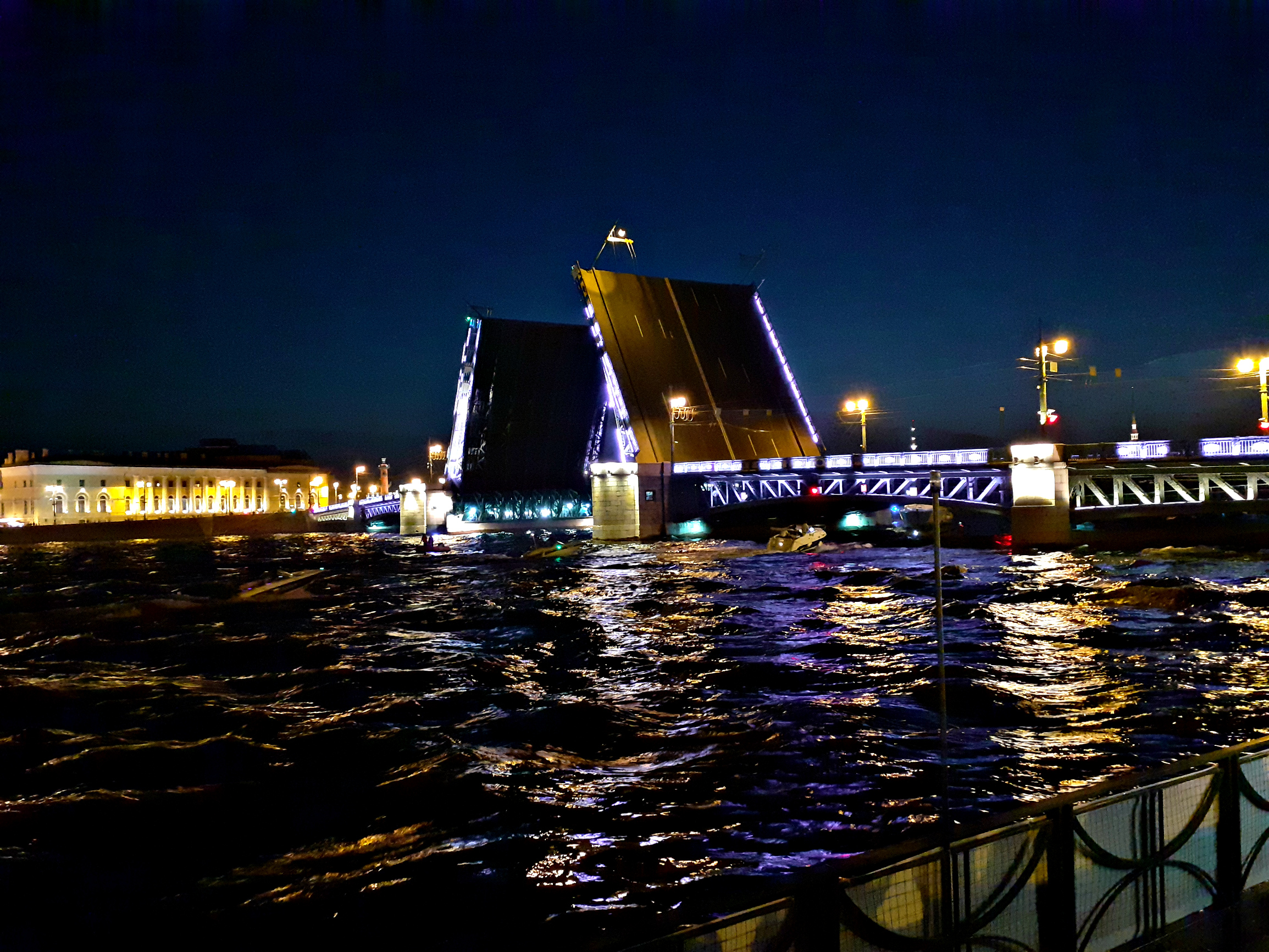 В апреле разводят мосты в питере. Разводной мост Володарский в Санкт-Петербурге. Королевский разводной мост в Санкт Петербурге. Тучков мост разводка 2022.